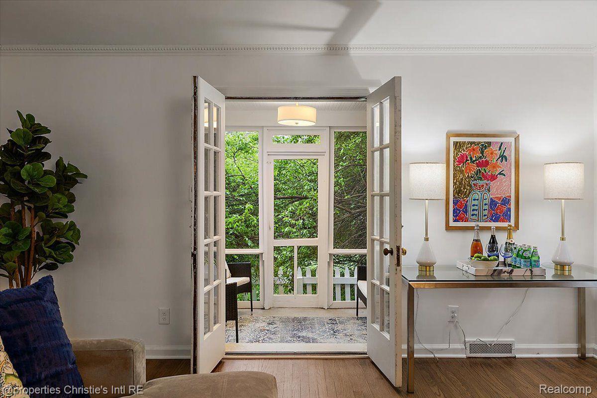 75 Grosse Pointe Blvd