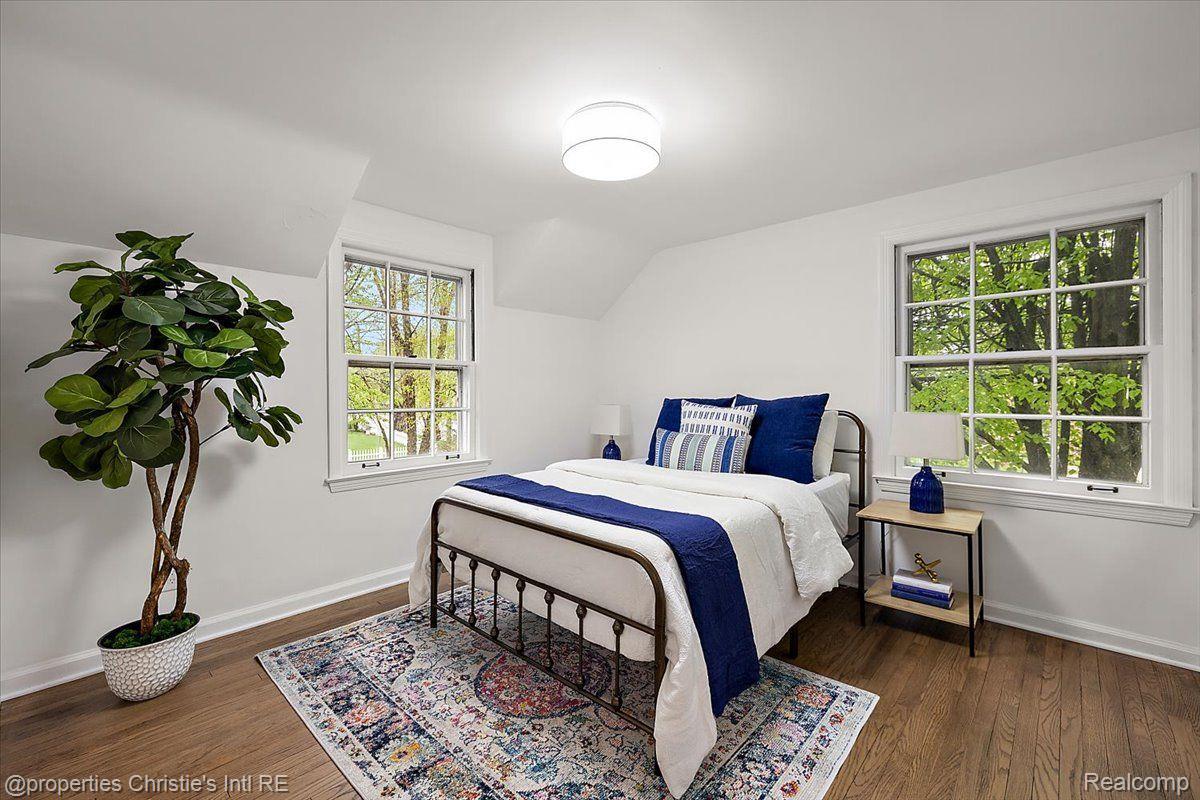 75 Grosse Pointe Blvd