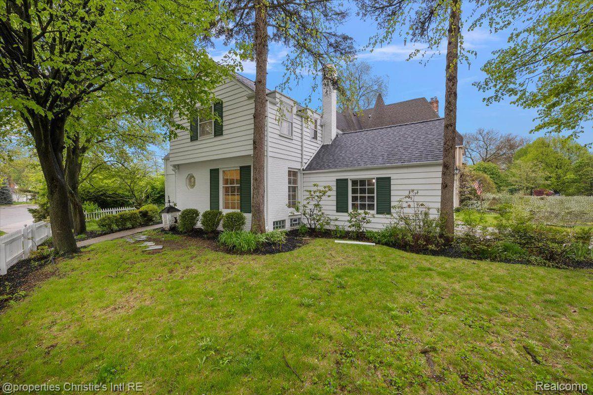 75 Grosse Pointe Blvd