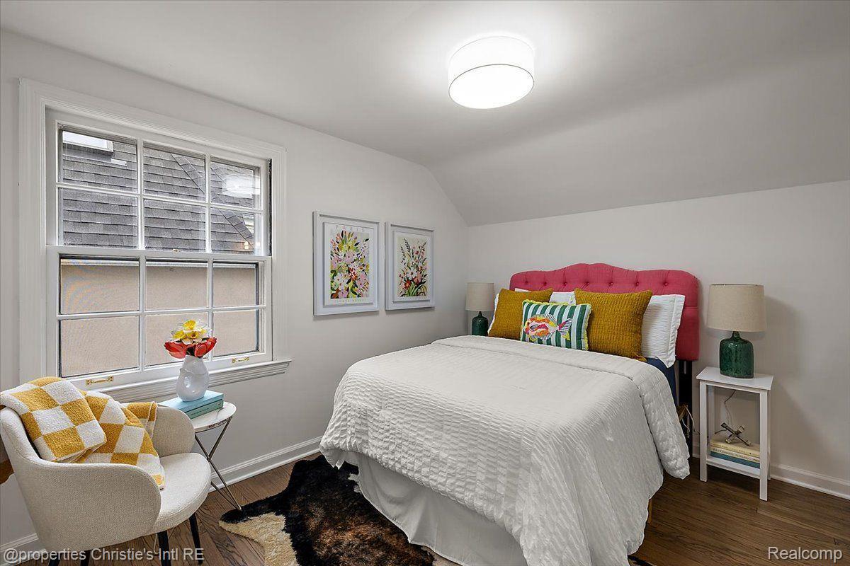 75 Grosse Pointe Blvd