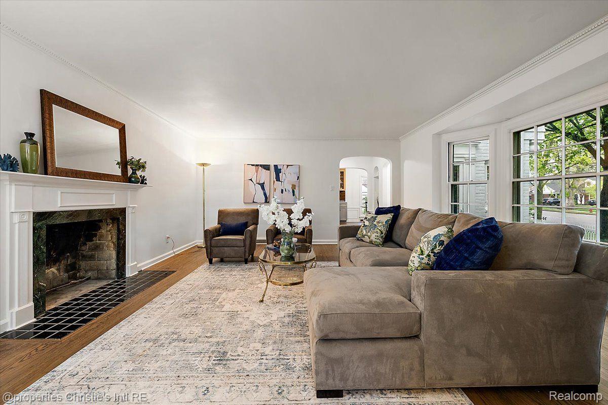 75 Grosse Pointe Blvd