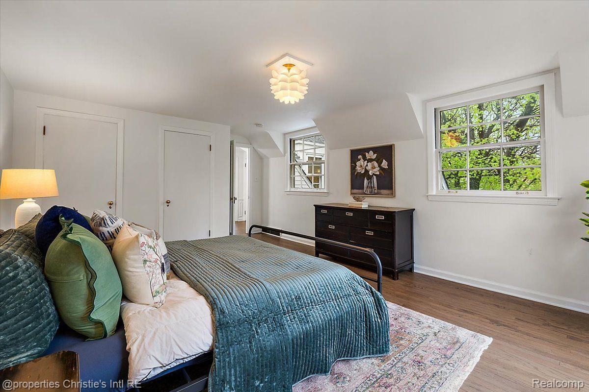 75 Grosse Pointe Blvd