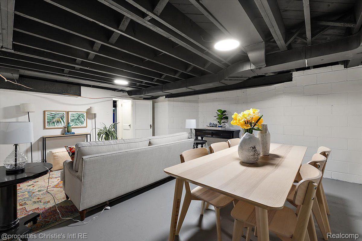 75 Grosse Pointe Blvd