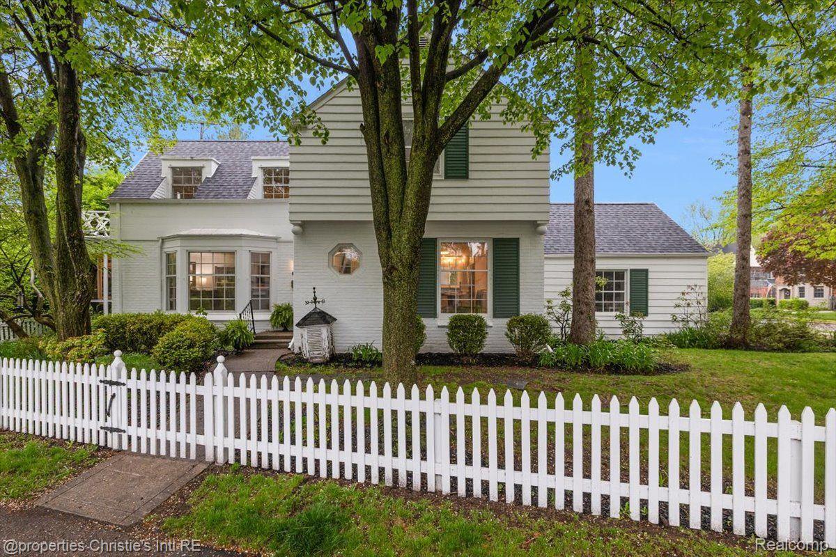 75 Grosse Pointe Blvd