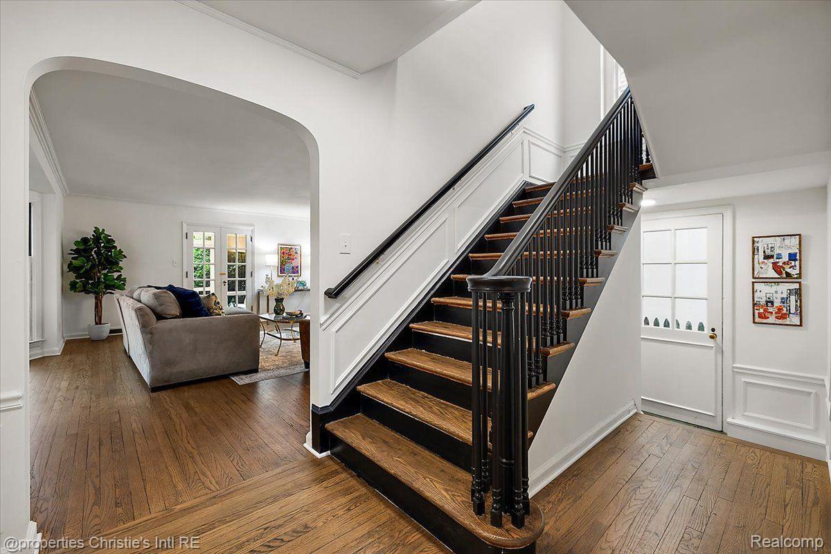 75 Grosse Pointe Blvd