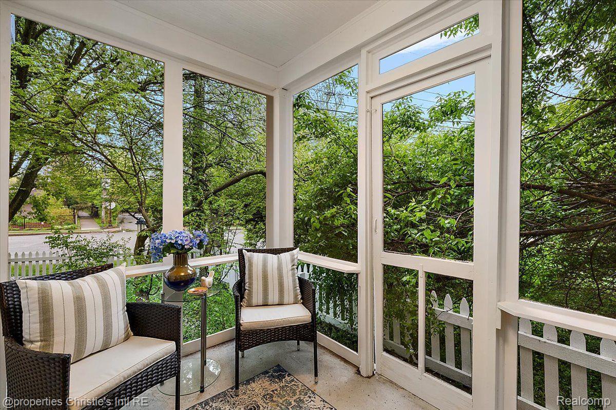 75 Grosse Pointe Blvd