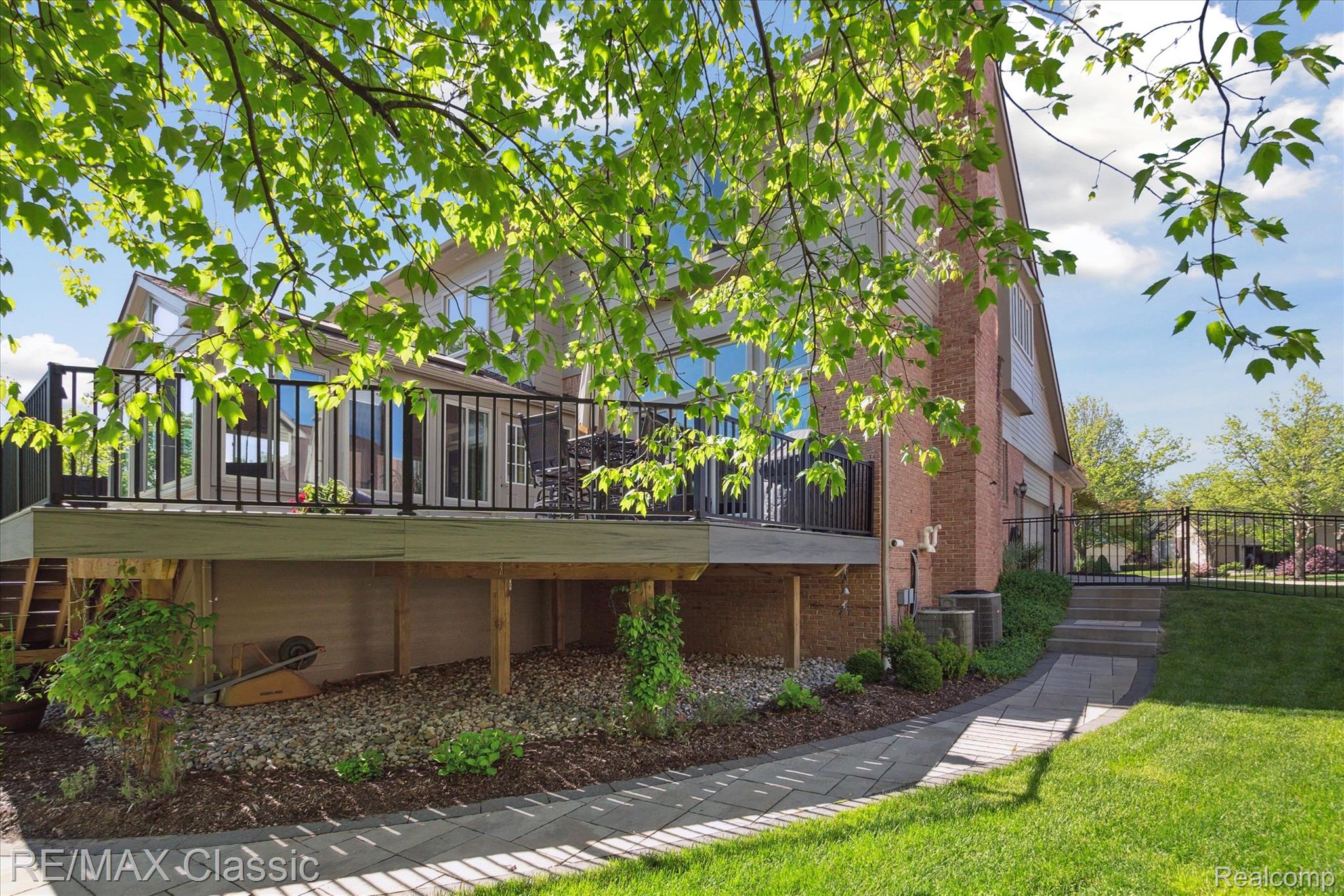 21982 York Mills Circle