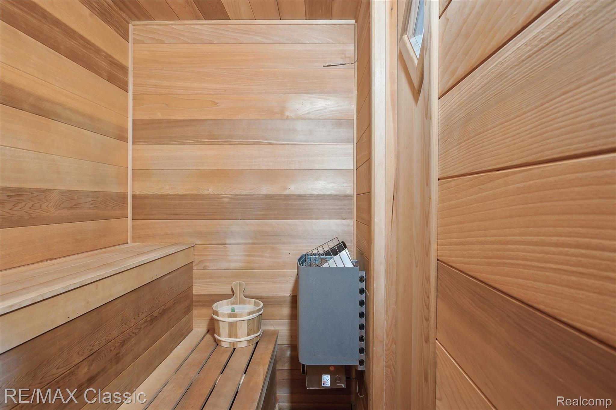 21982 York Mills Circle