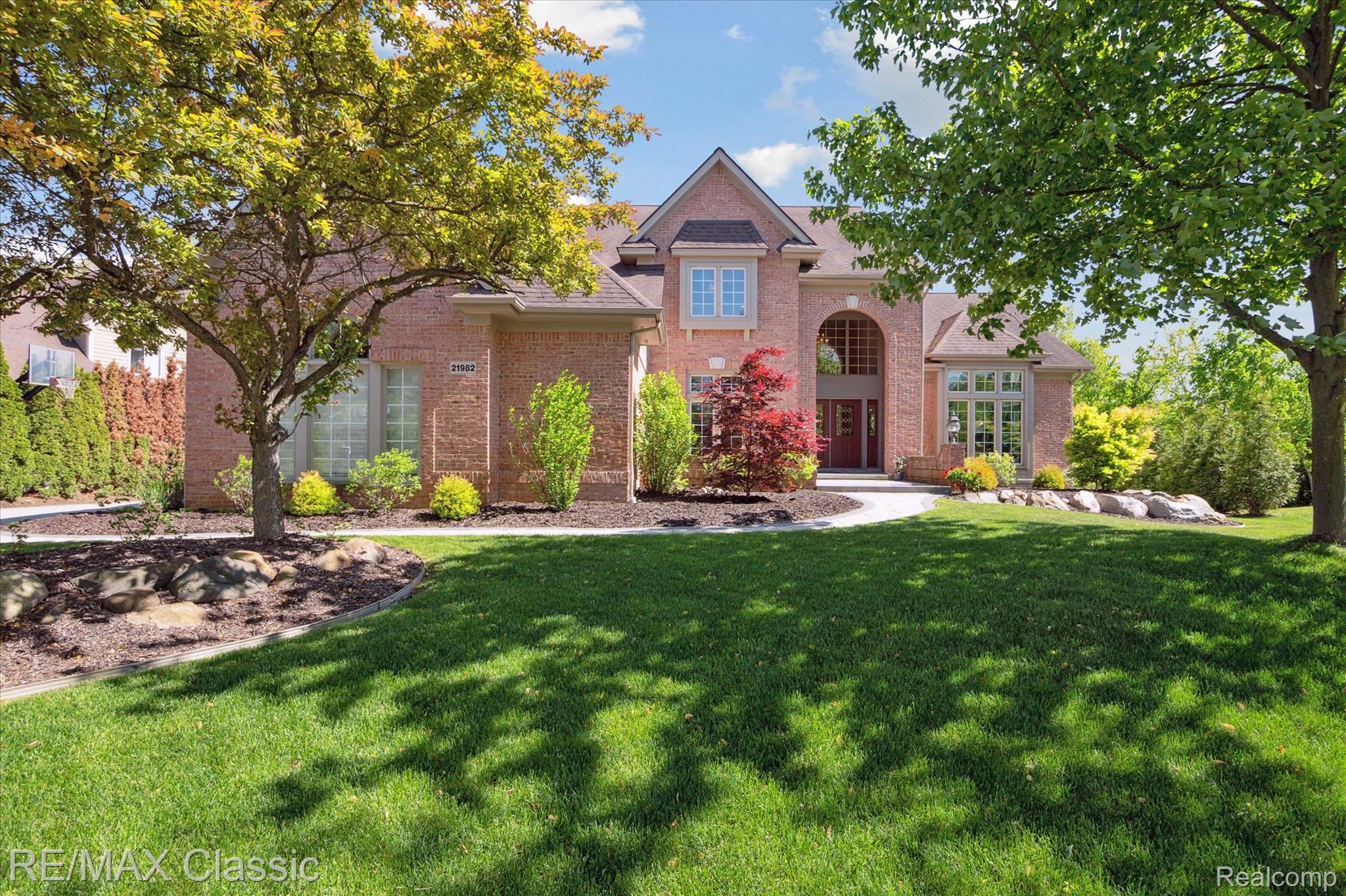 21982 York Mills Circle