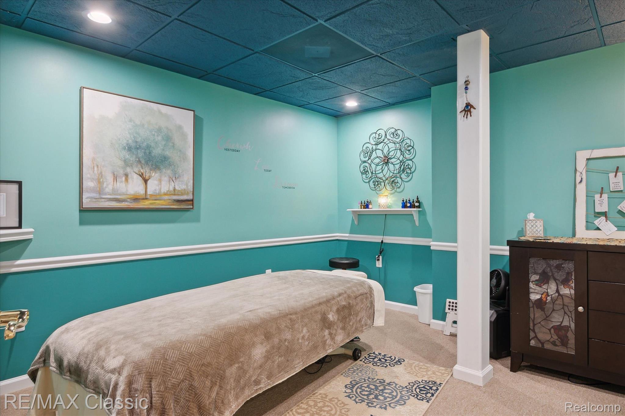 21982 York Mills Circle