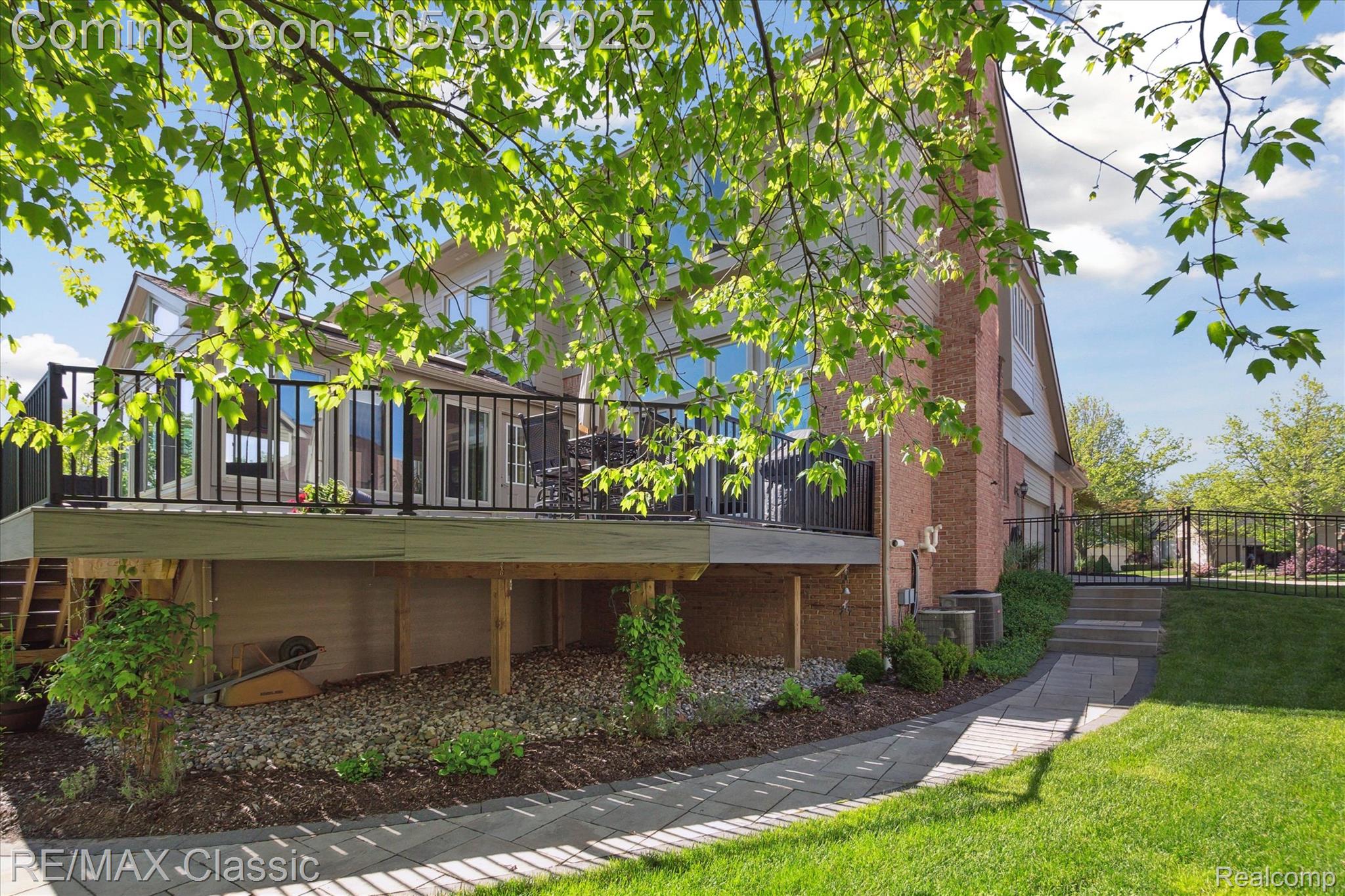 21982 York Mills Circle