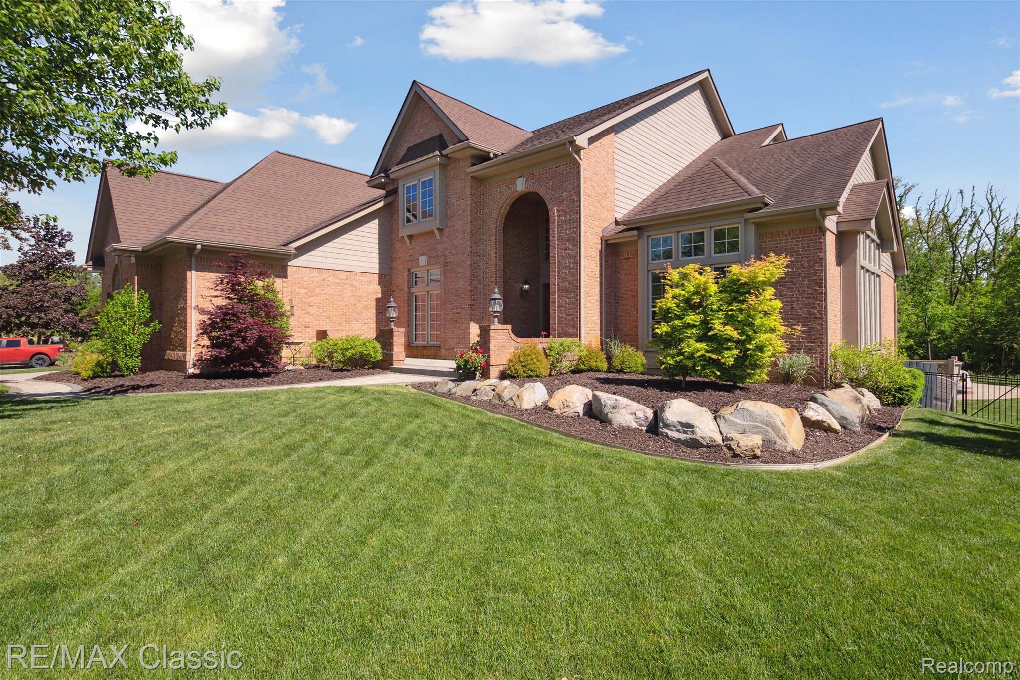 21982 York Mills Circle