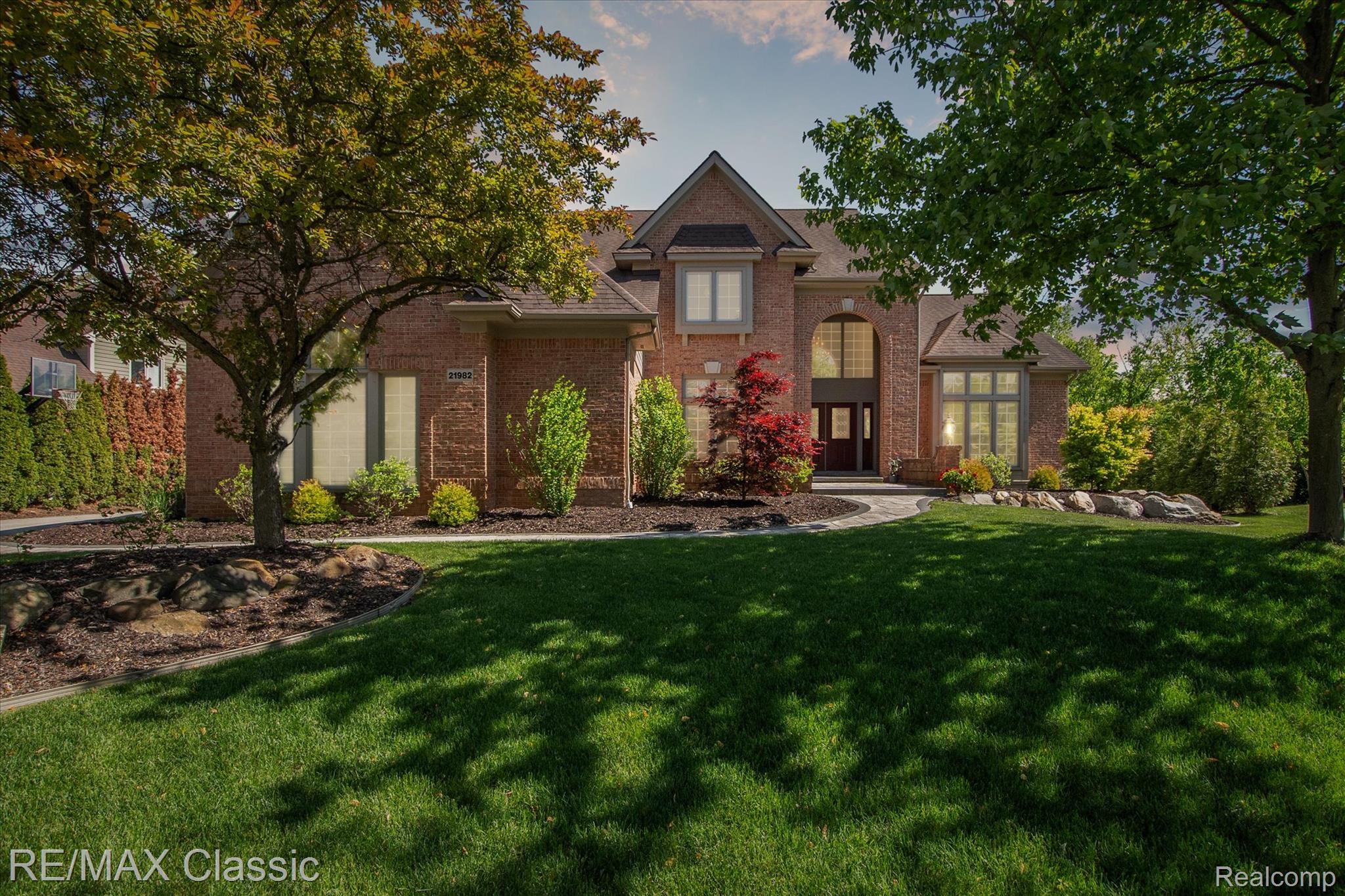 21982 York Mills Circle