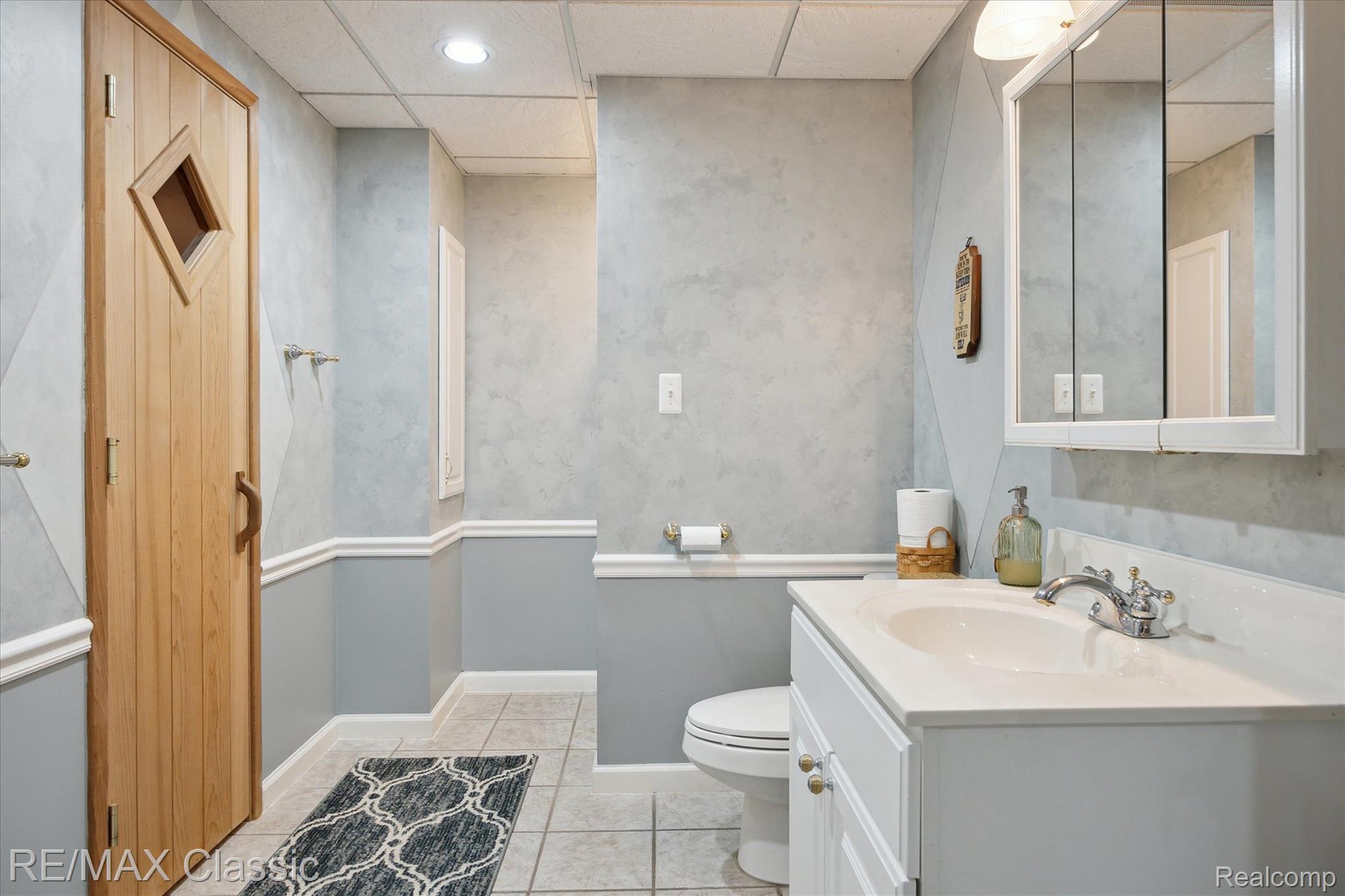 21982 York Mills Circle