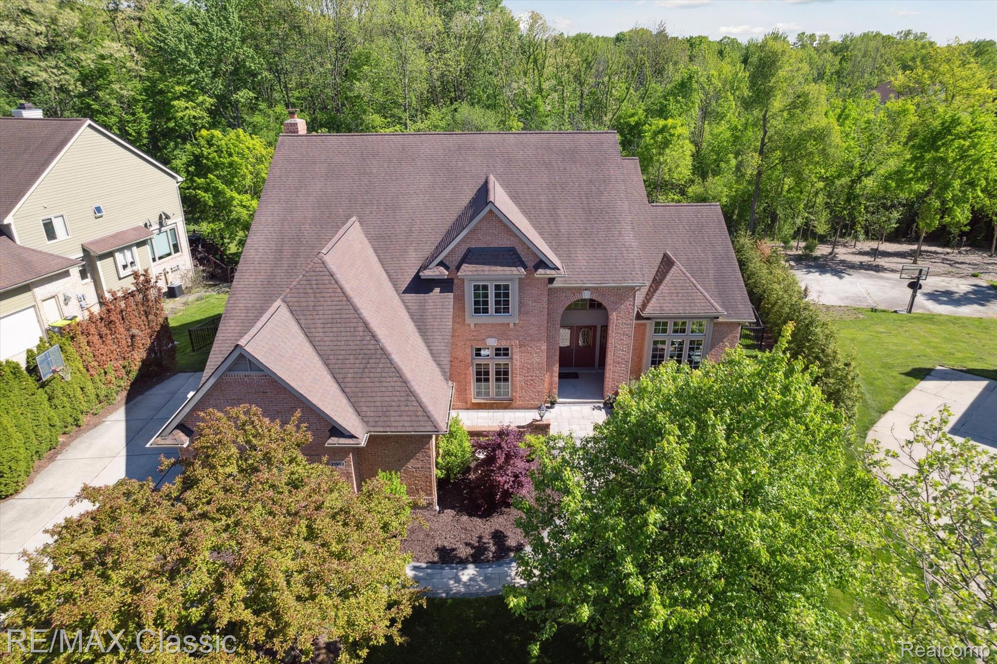 21982 York Mills Circle