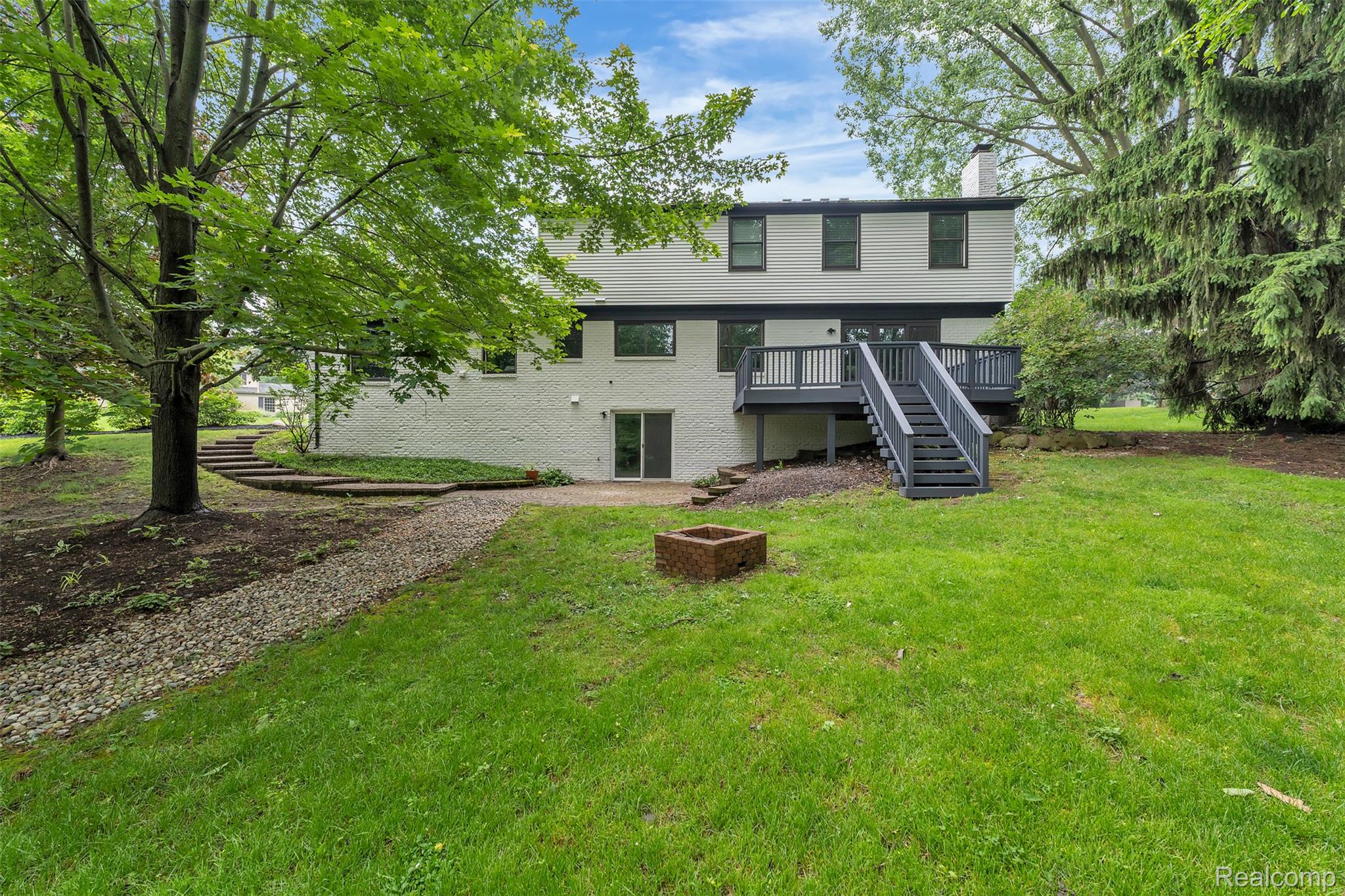 5341 Forest Way