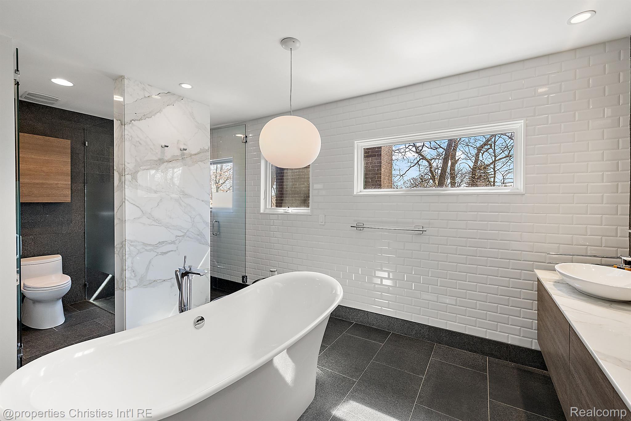 7371 Lindenmere Drive