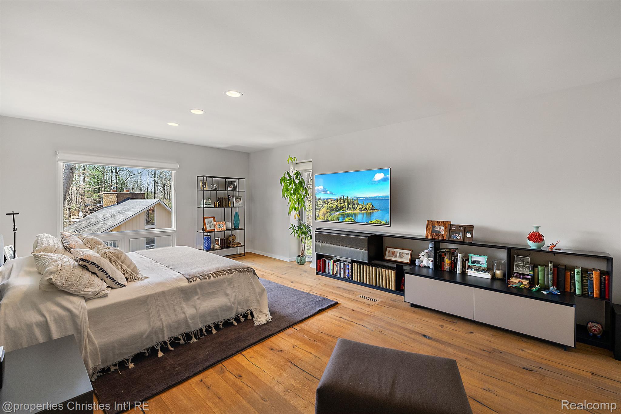 7371 Lindenmere Drive