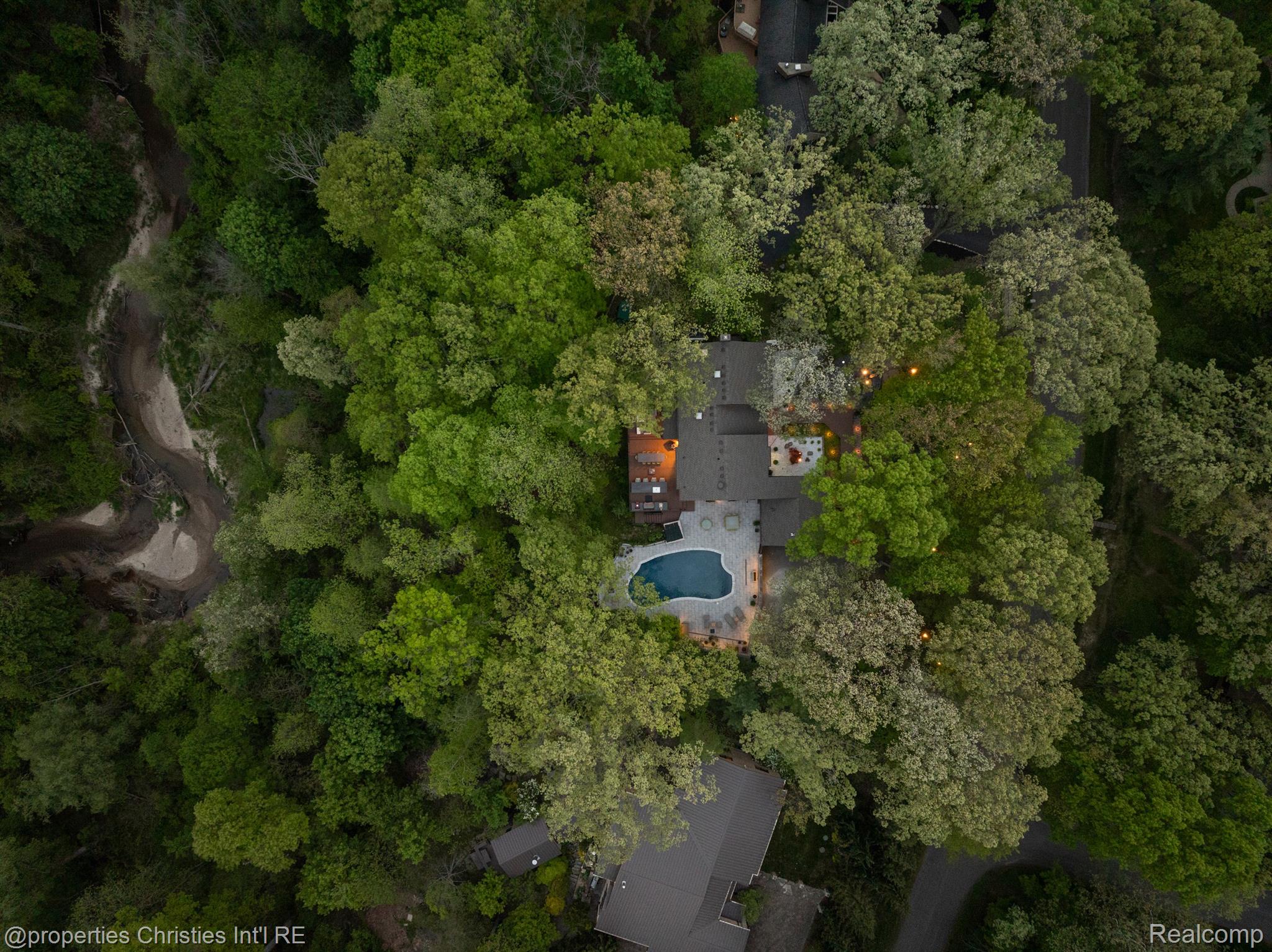 7371 Lindenmere Drive