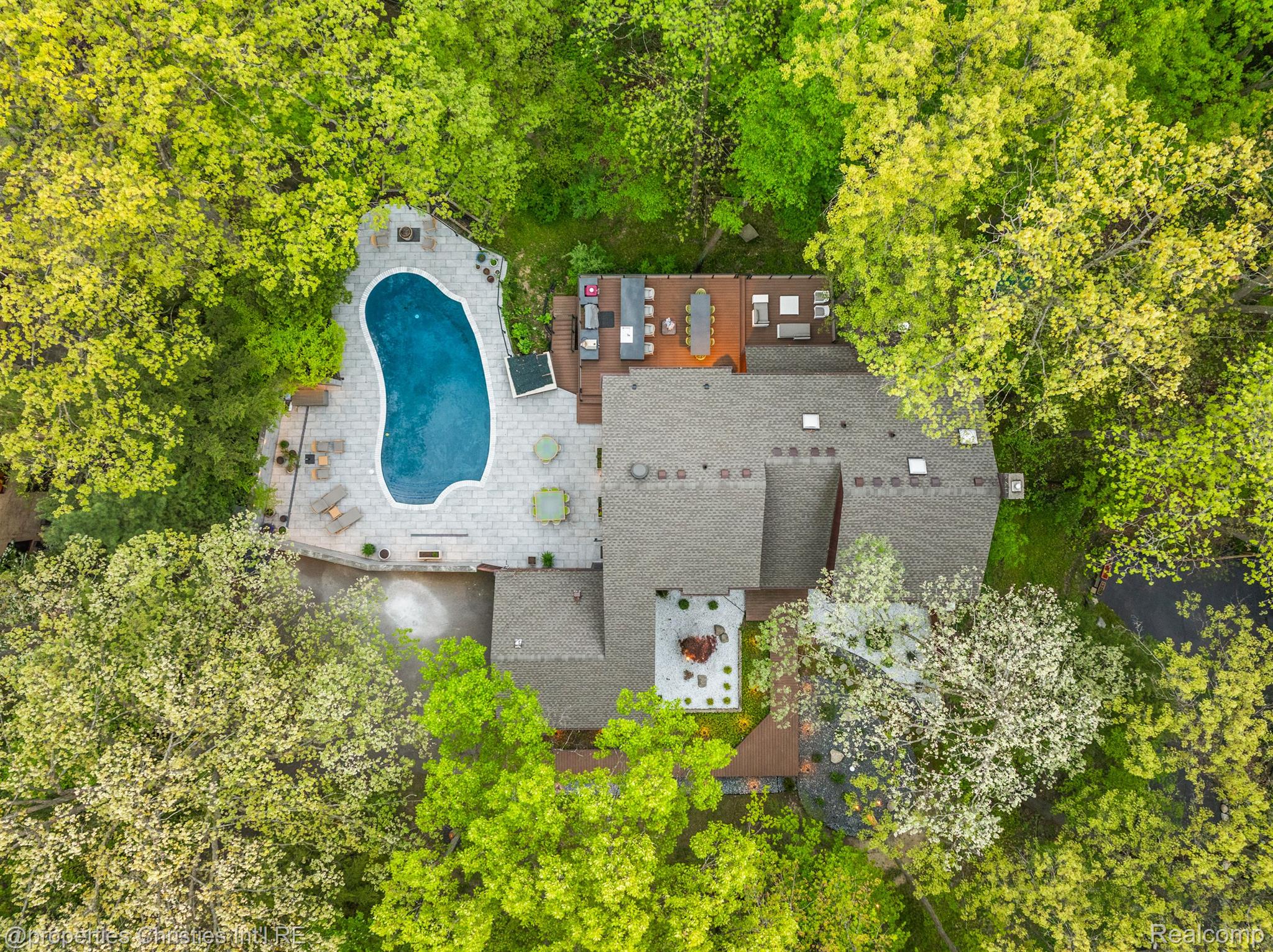 7371 Lindenmere Drive