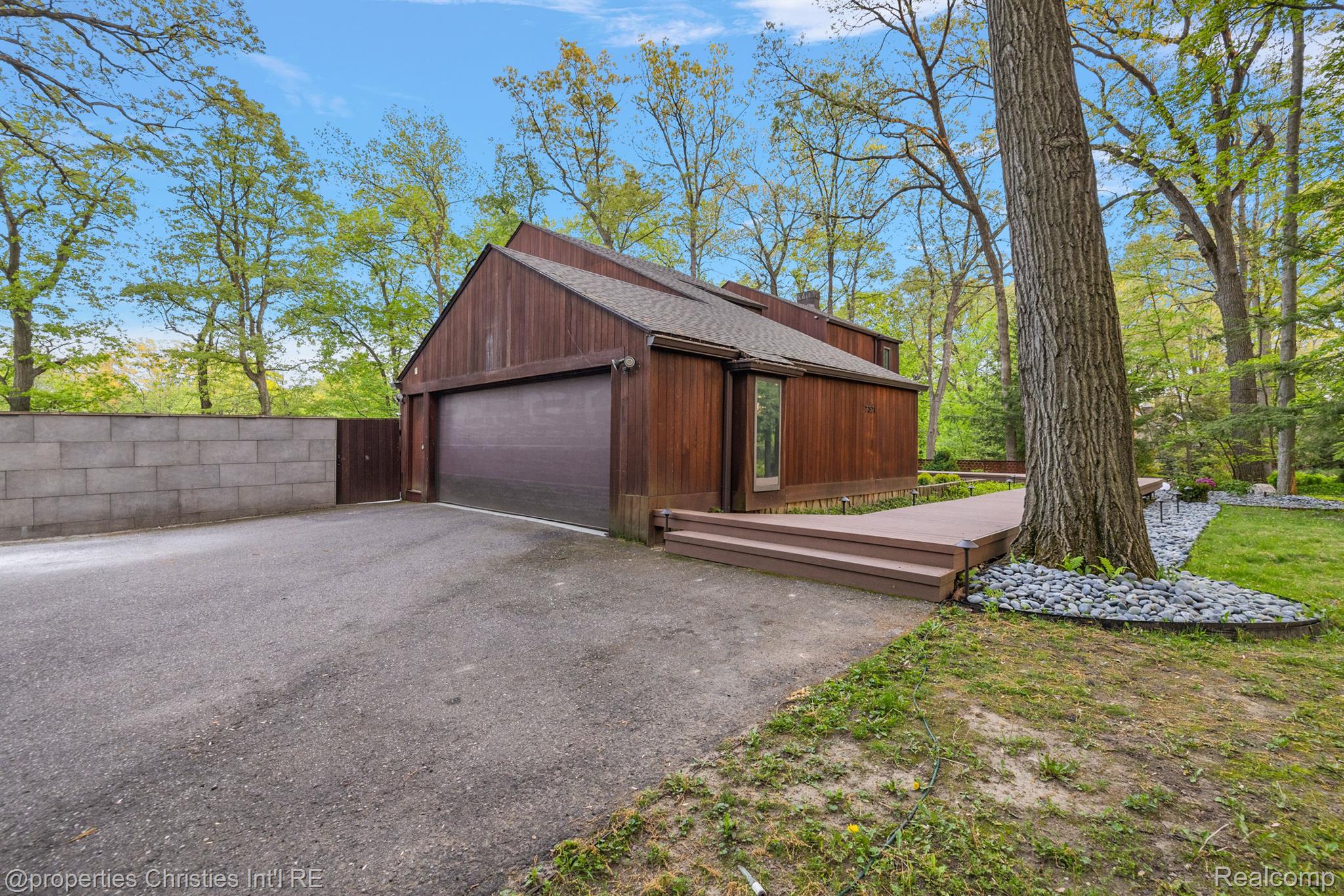 7371 Lindenmere Drive