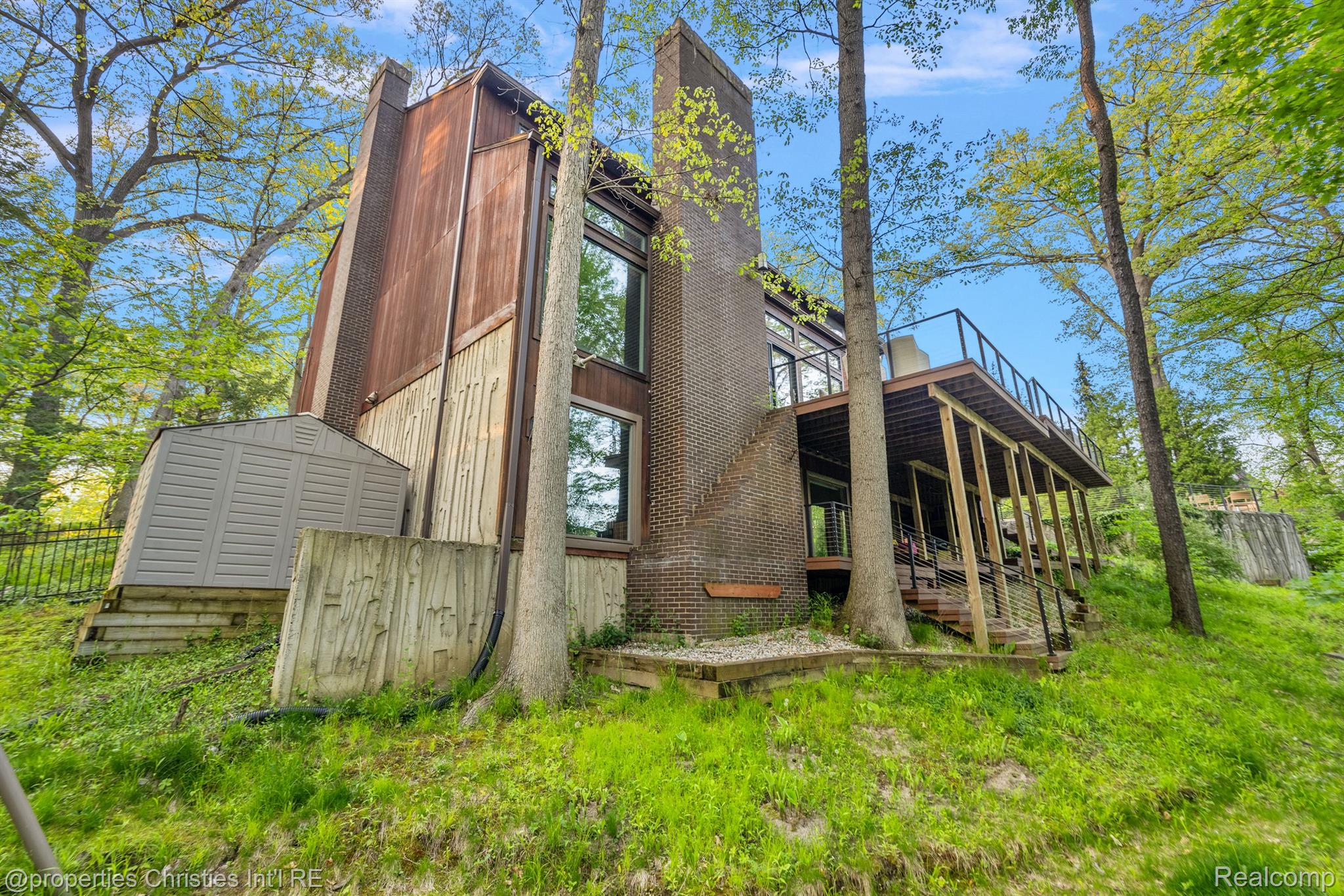 7371 Lindenmere Drive