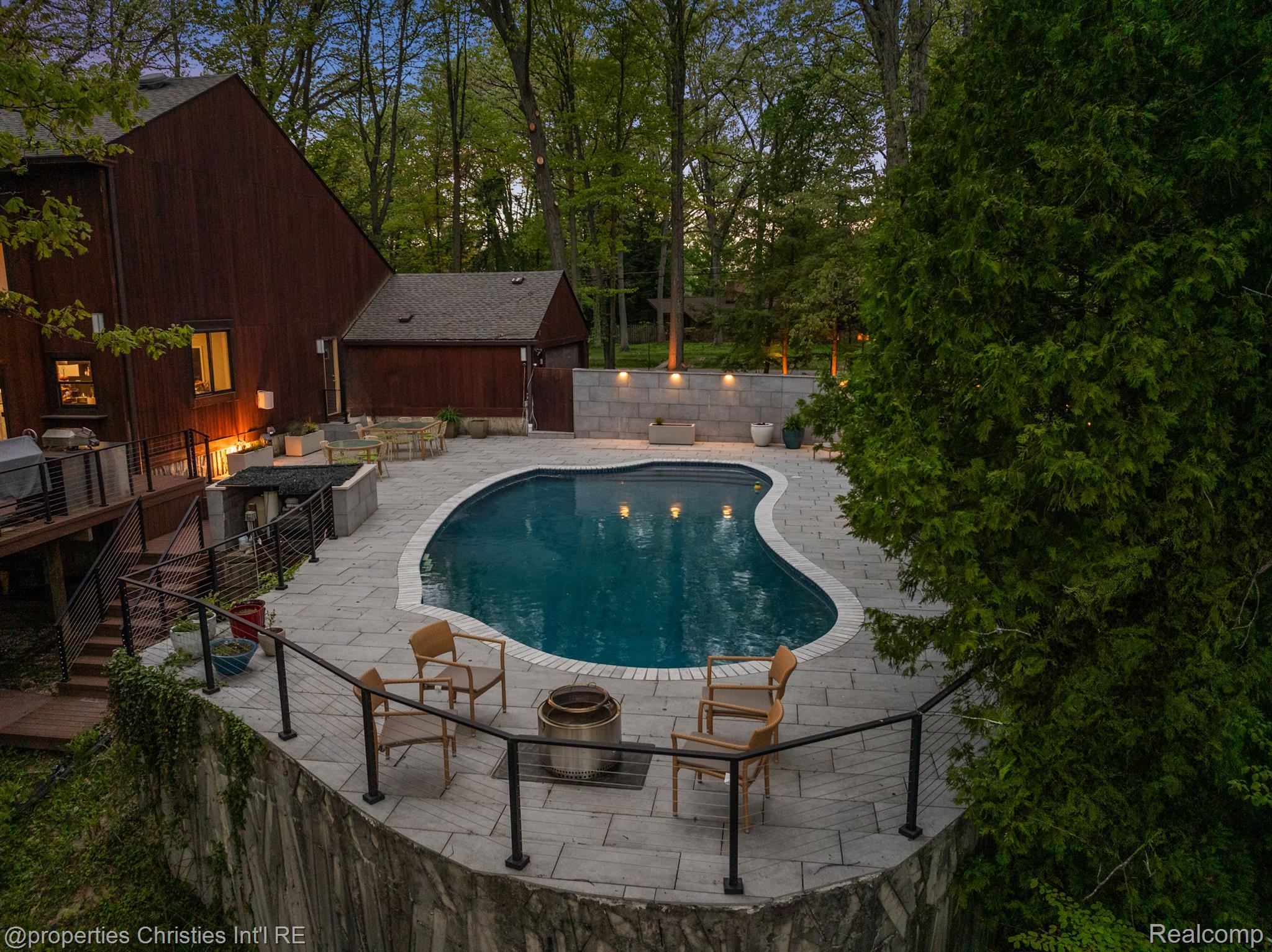 7371 Lindenmere Drive