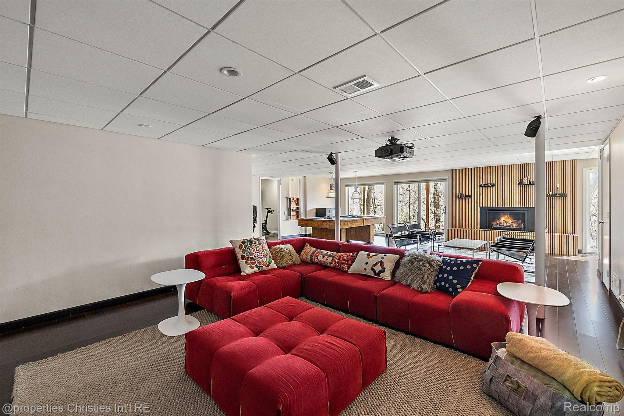 7371 Lindenmere Drive