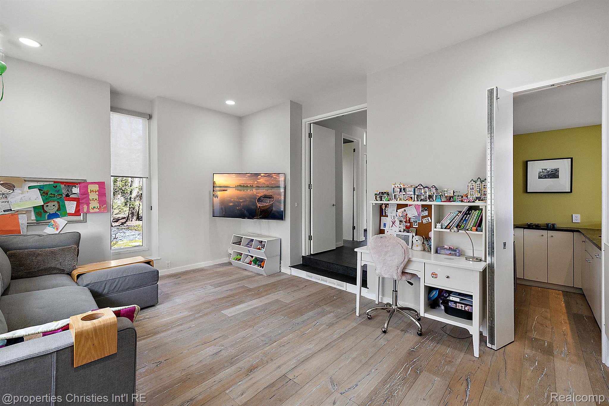 7371 Lindenmere Drive