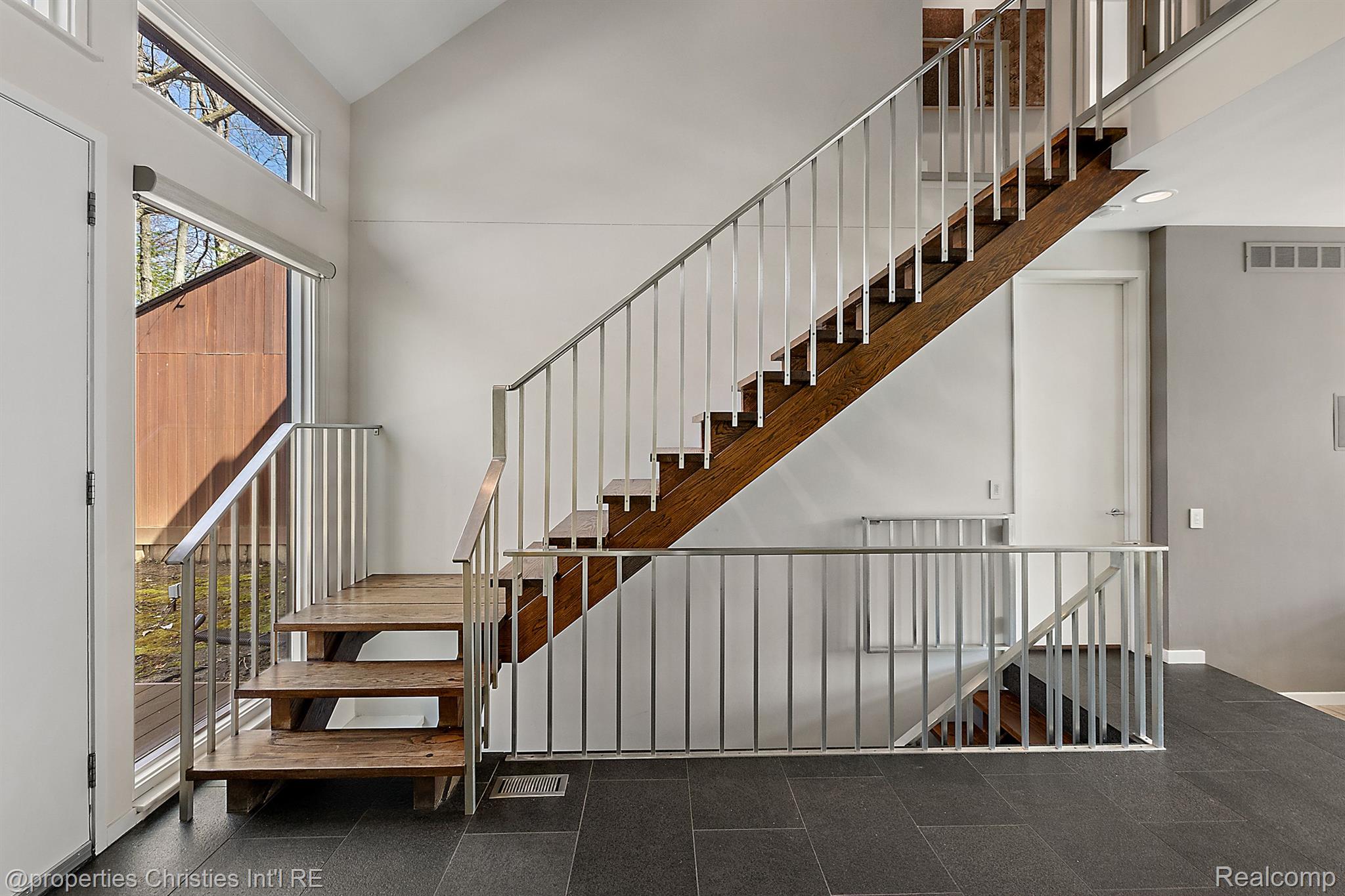 7371 Lindenmere Drive