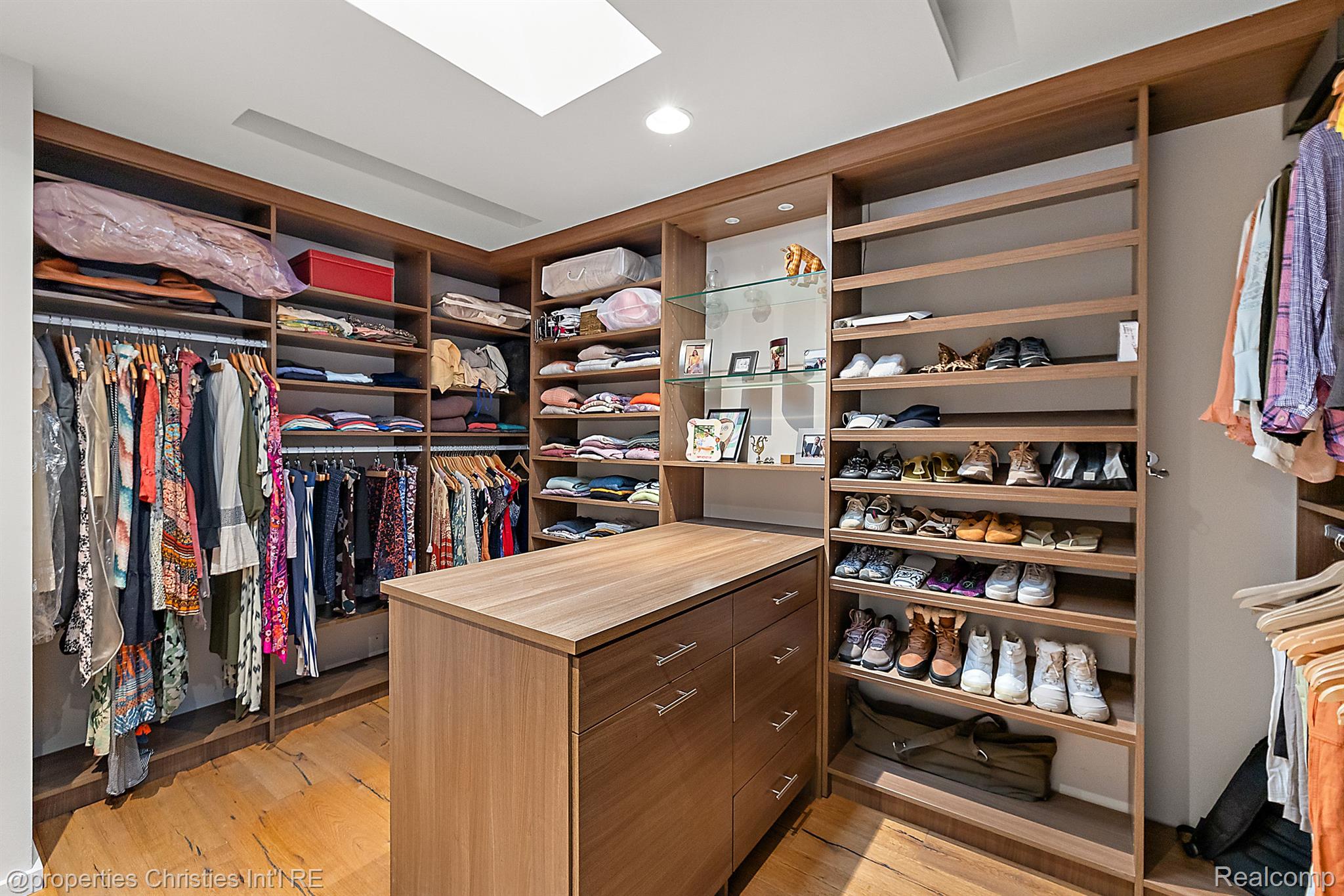 7371 Lindenmere Drive
