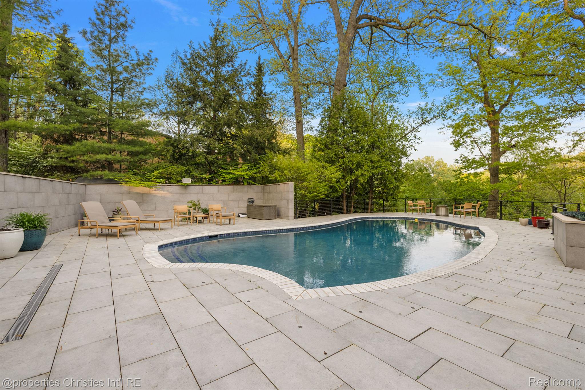 7371 Lindenmere Drive