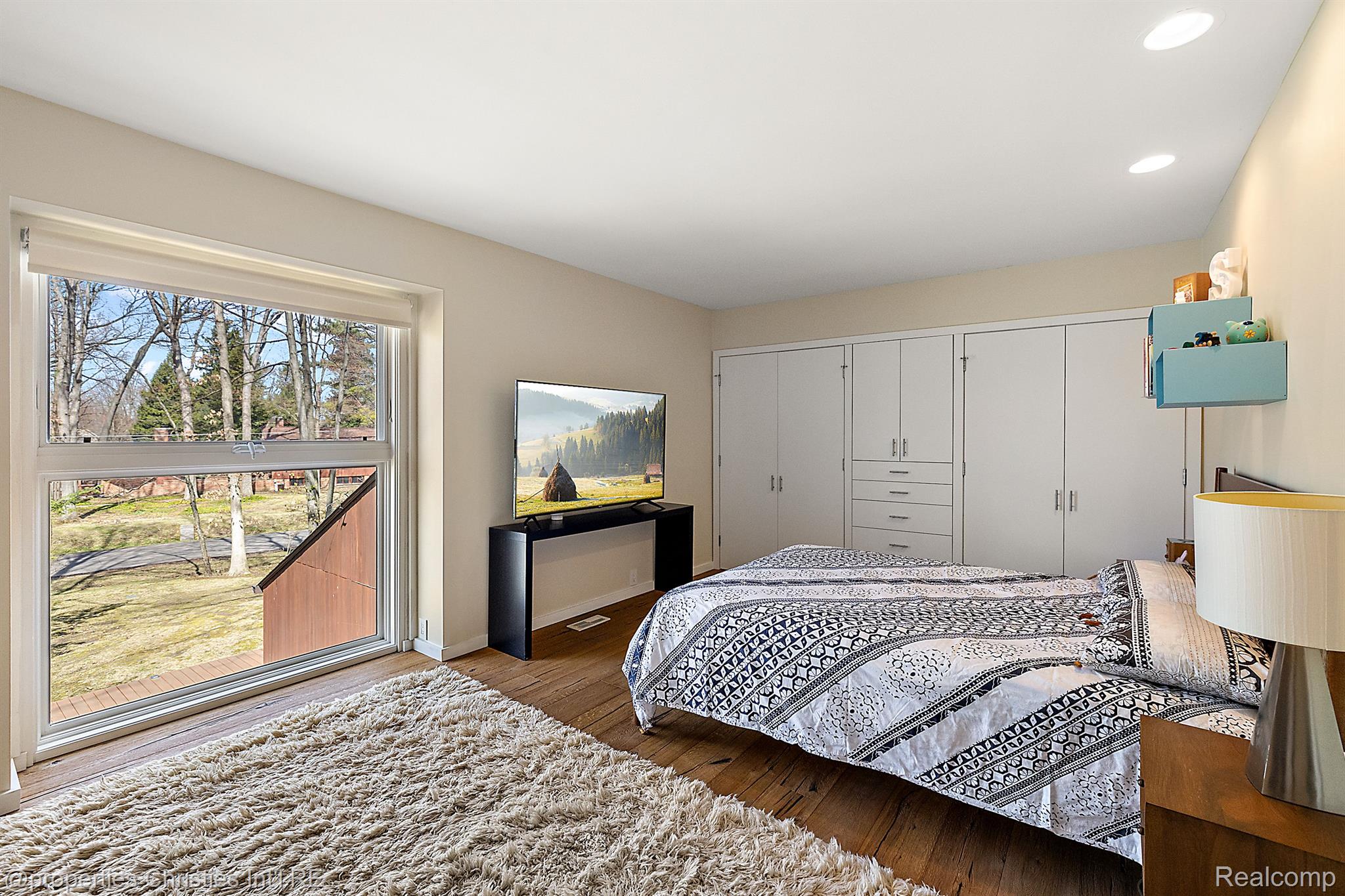 7371 Lindenmere Drive