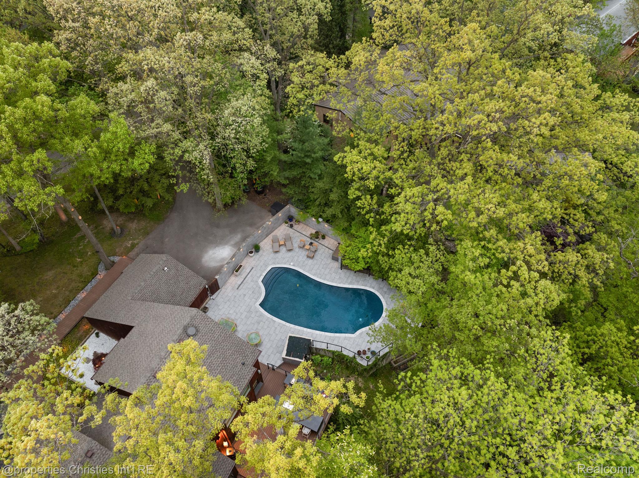 7371 Lindenmere Drive
