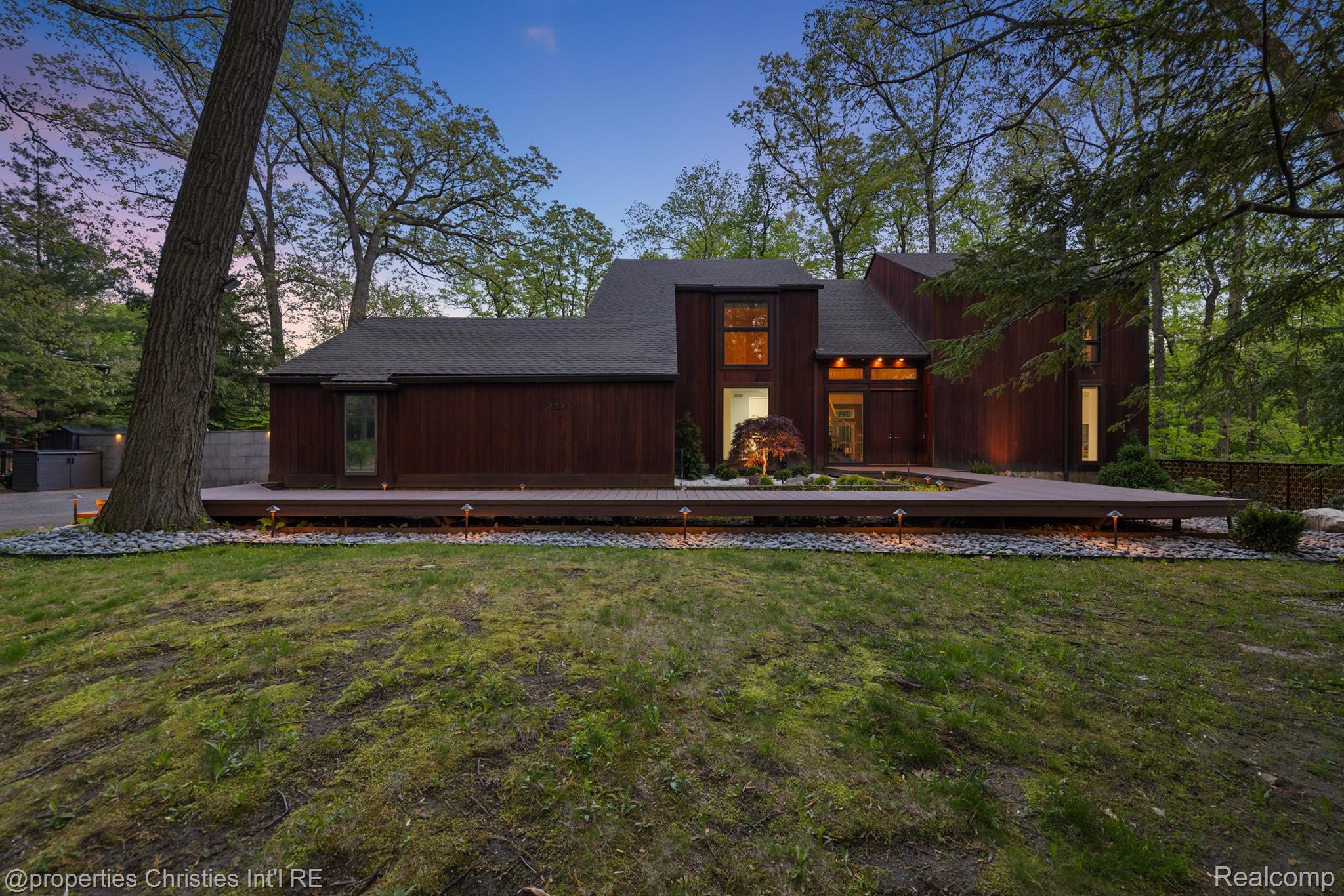 7371 Lindenmere Drive