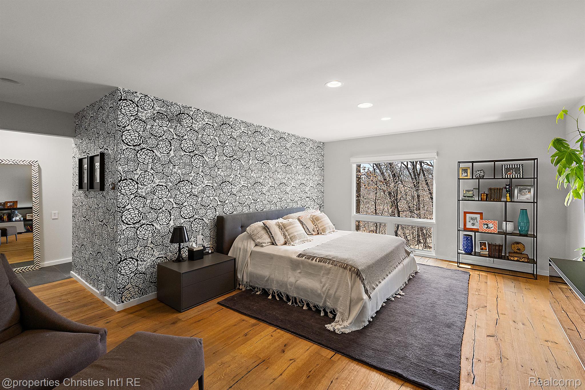 7371 Lindenmere Drive