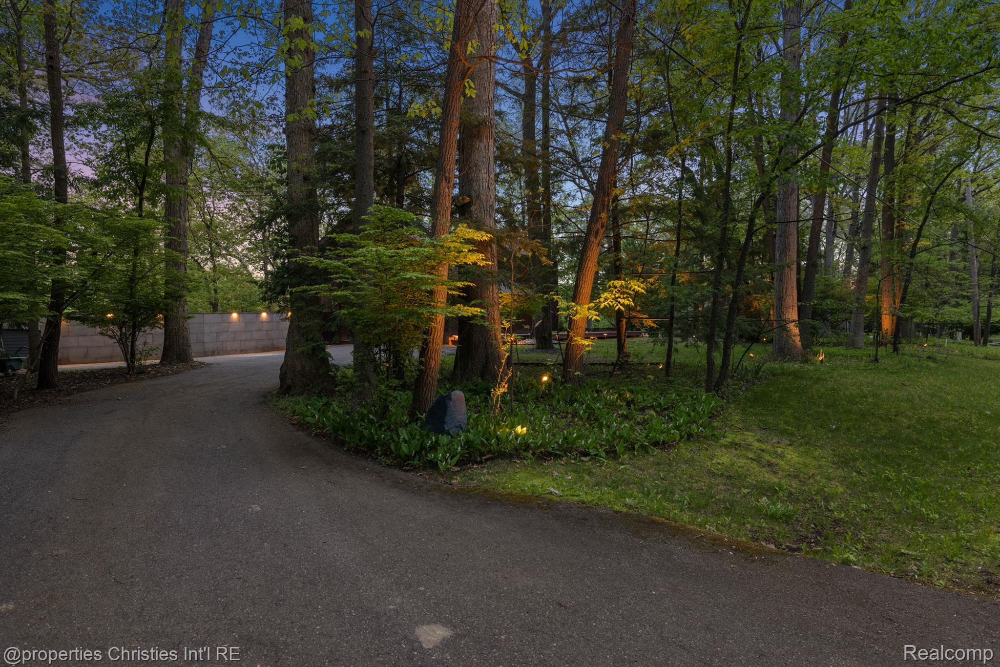 7371 Lindenmere Drive