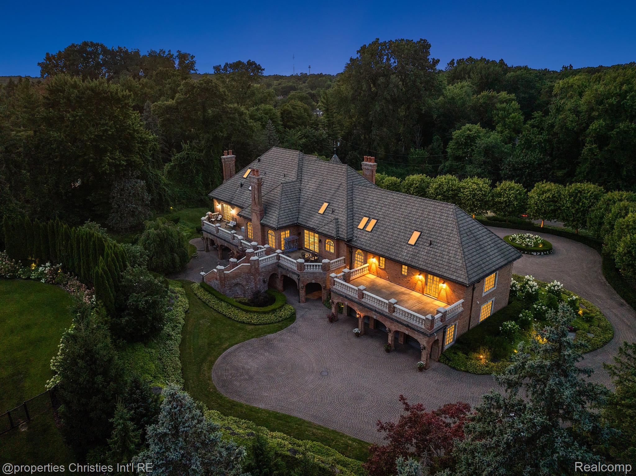 975 Sunningdale Drive
