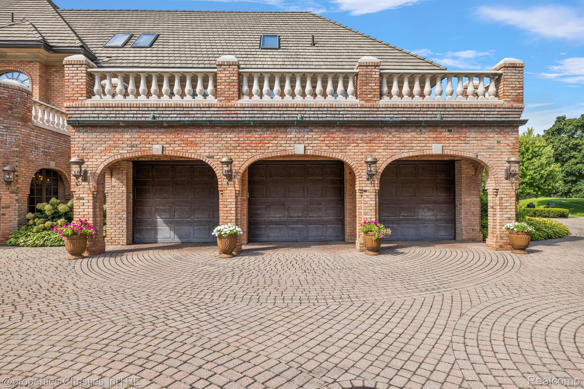 975 Sunningdale Drive