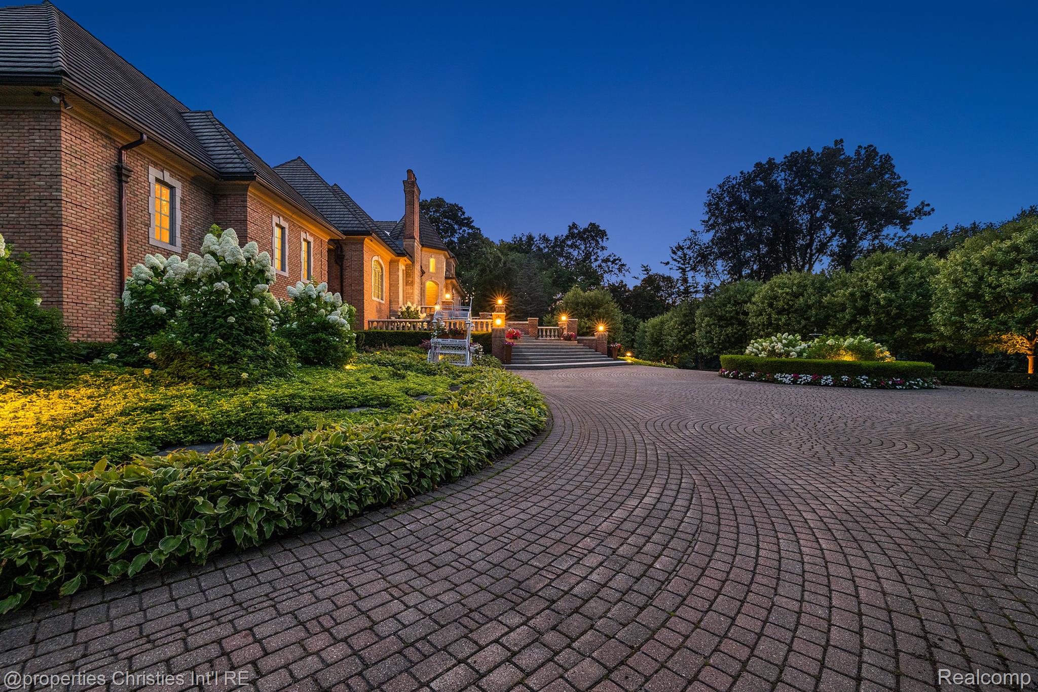 975 Sunningdale Drive