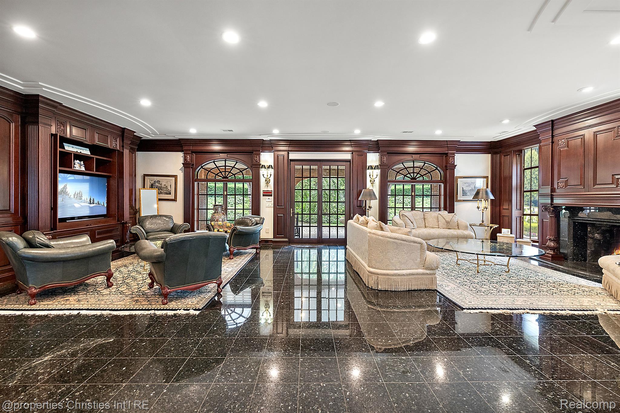 975 Sunningdale Drive