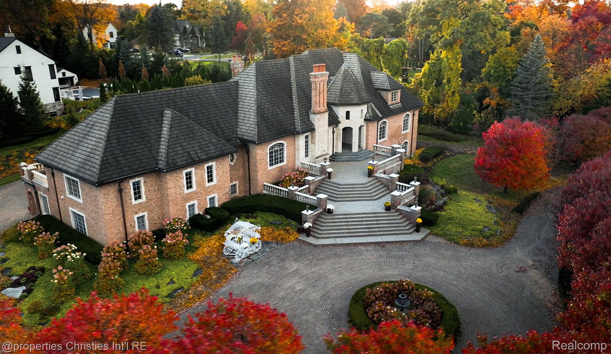 975 Sunningdale Drive