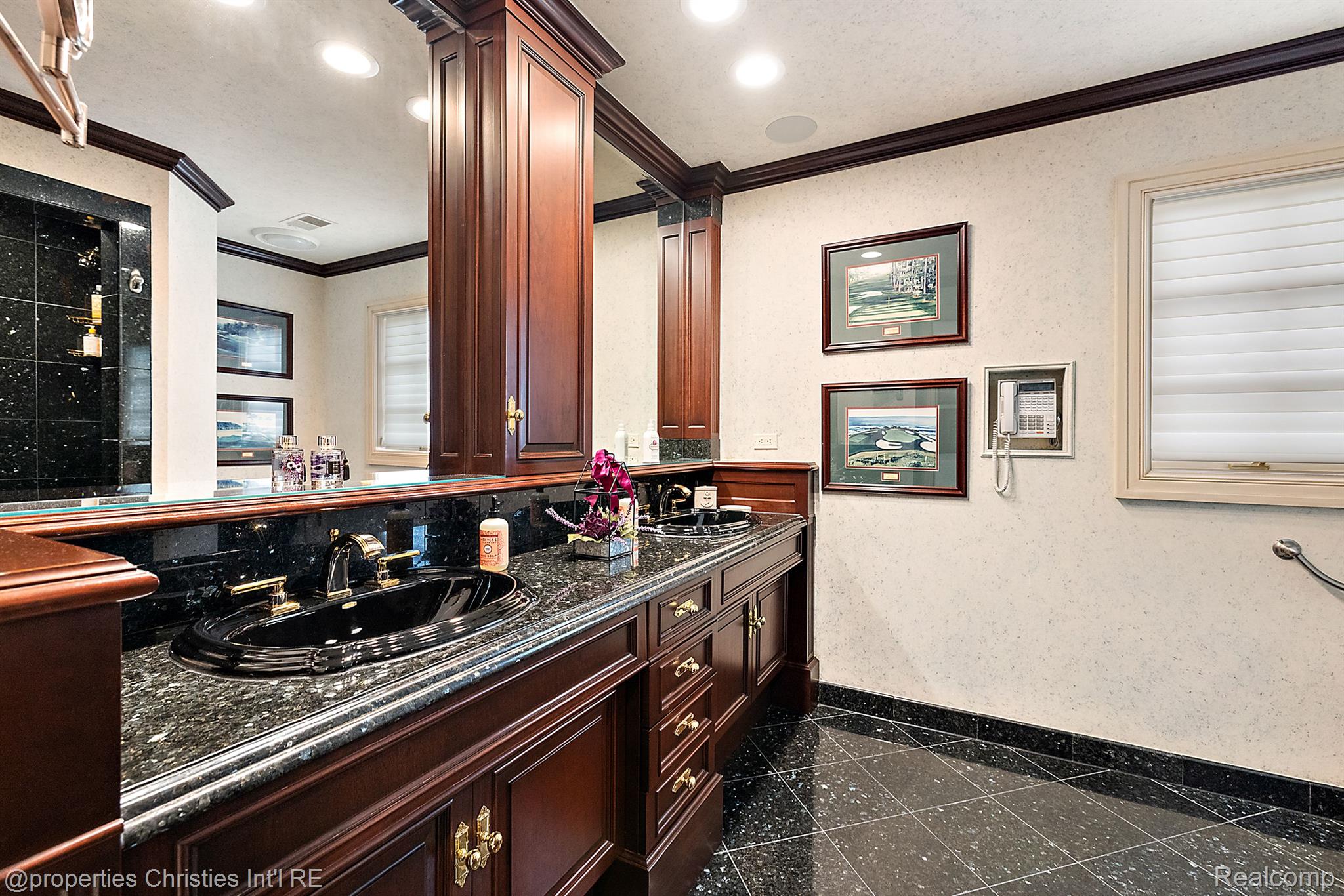 975 Sunningdale Drive