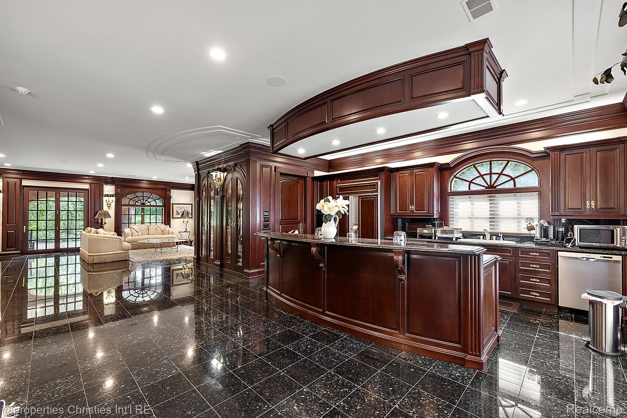 975 Sunningdale Drive