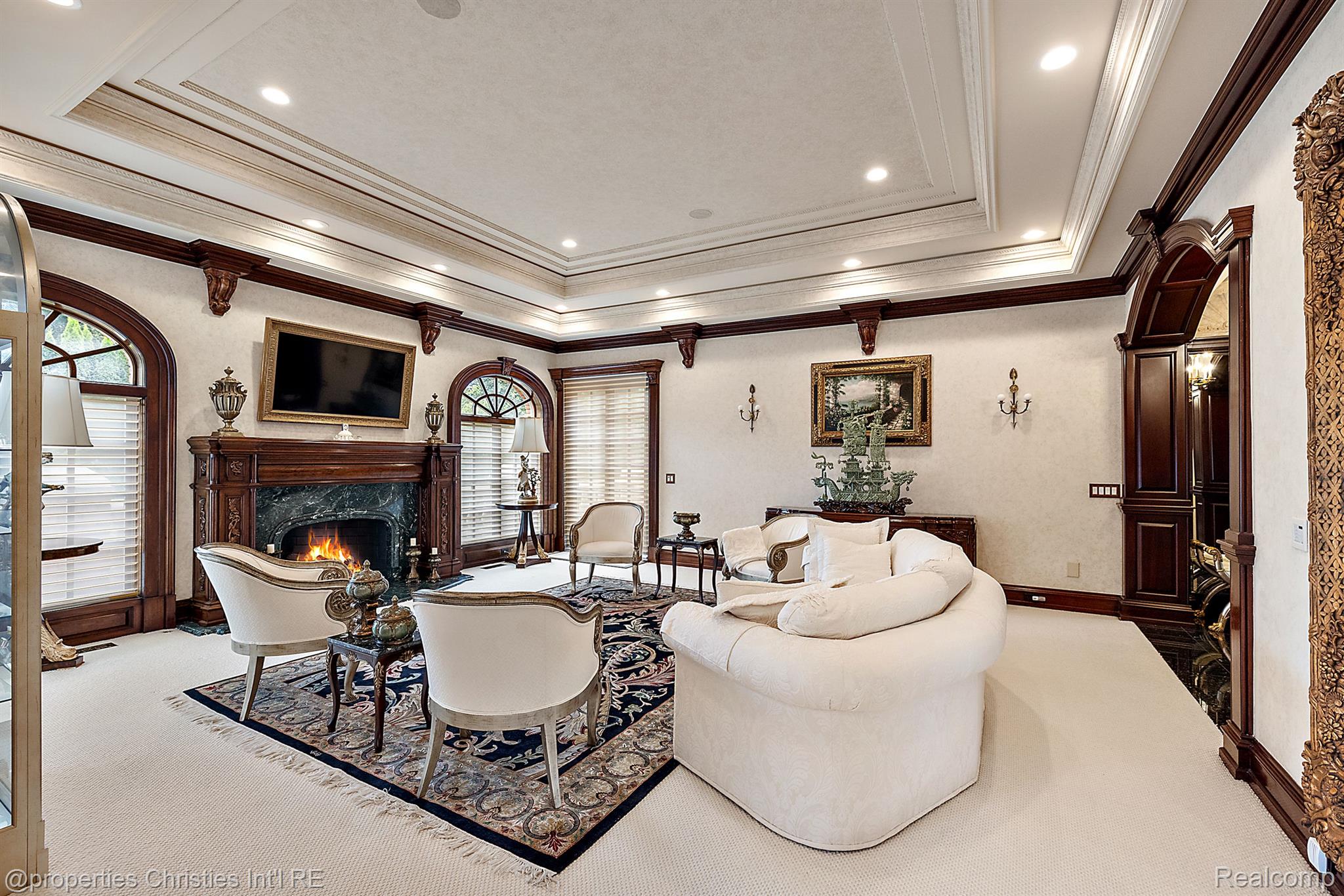 975 Sunningdale Drive