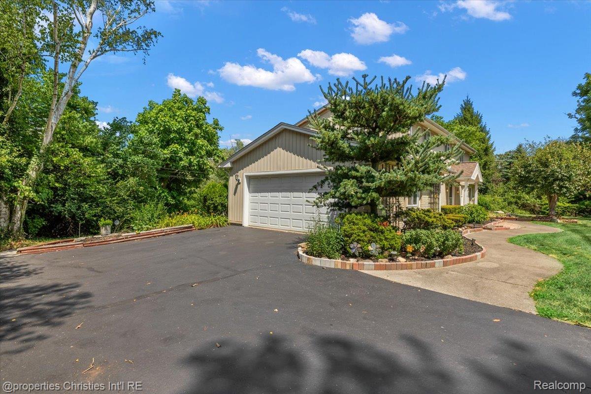 3010 Parkland Drive