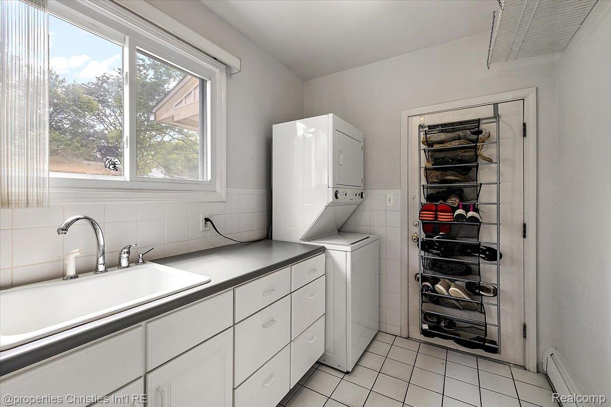 3010 Parkland Drive