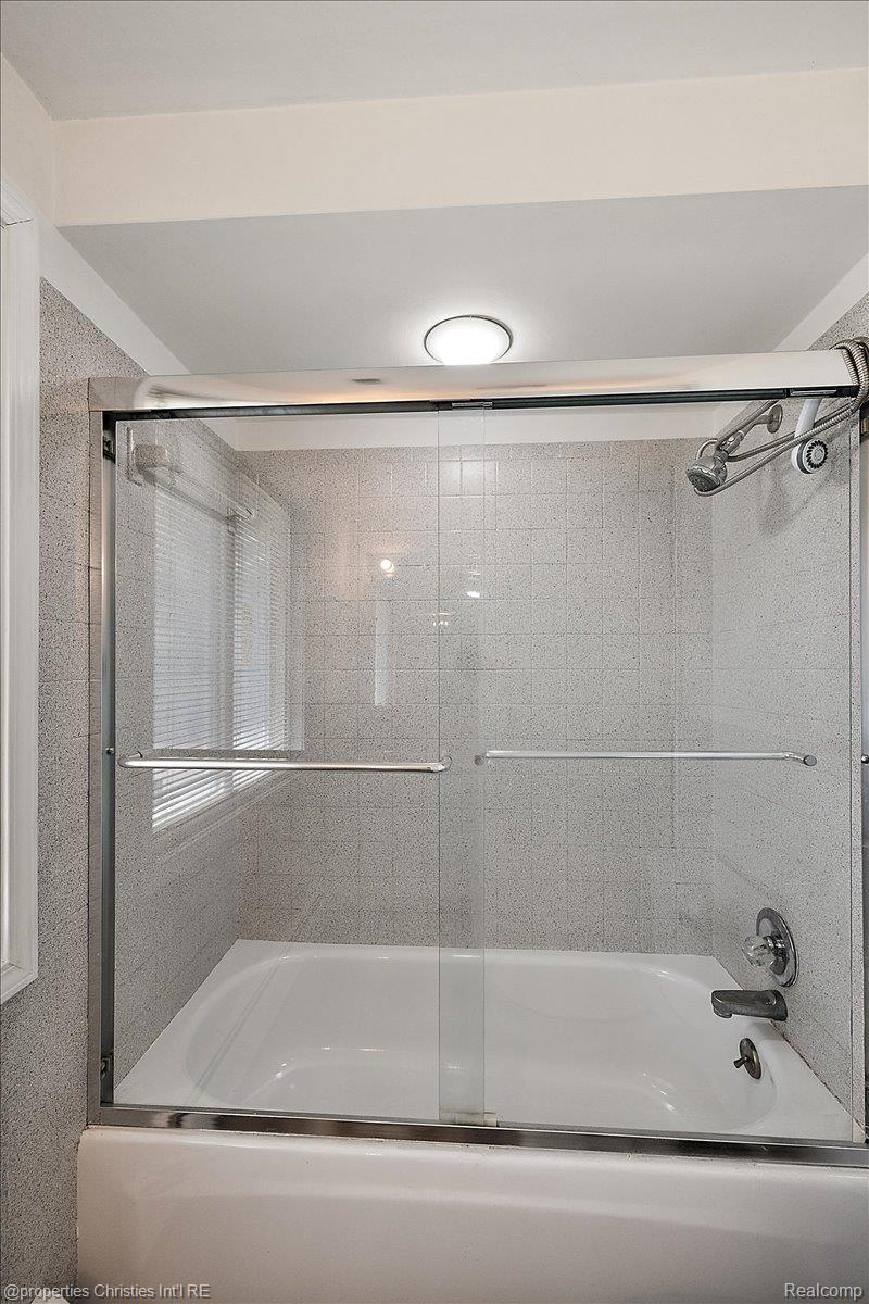 3010 Parkland Drive