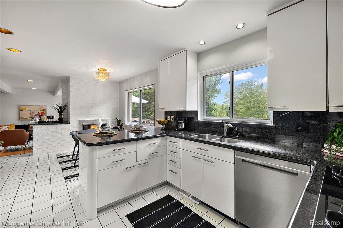 3010 Parkland Drive
