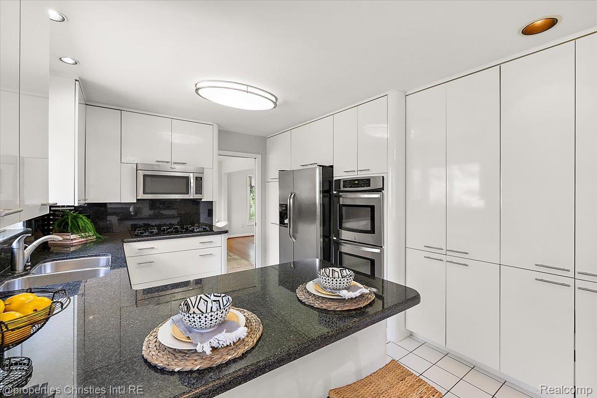 3010 Parkland Drive